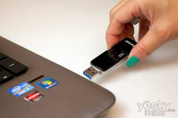 雷克沙发布JumpDrive Triton USB 3.0优盘